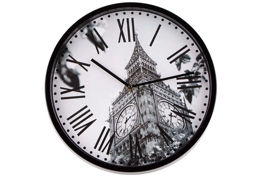 Moderne Wanduhr mit römischen Zahlen – 30 × 30 cm, Schwarz